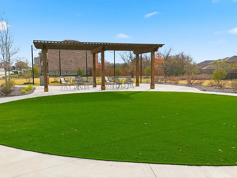 2106 Meadow Park Dr — Photo 39
