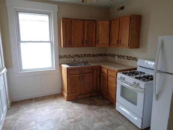 5th image of 424 Forest Ave