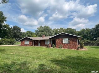 17168 River View Rd, Petersburg, IL 62675