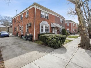 75-65 197th St #1, Fresh Meadows, NY 11366