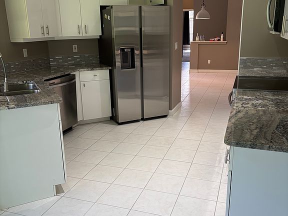 5th image of 619 SW Andros Cir
