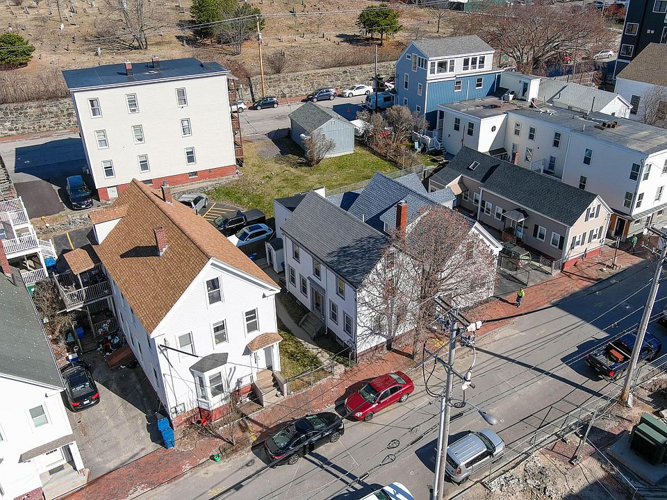 2nd image of 89 Newbury St