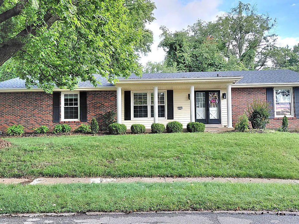 874 Hollyridge Dr
