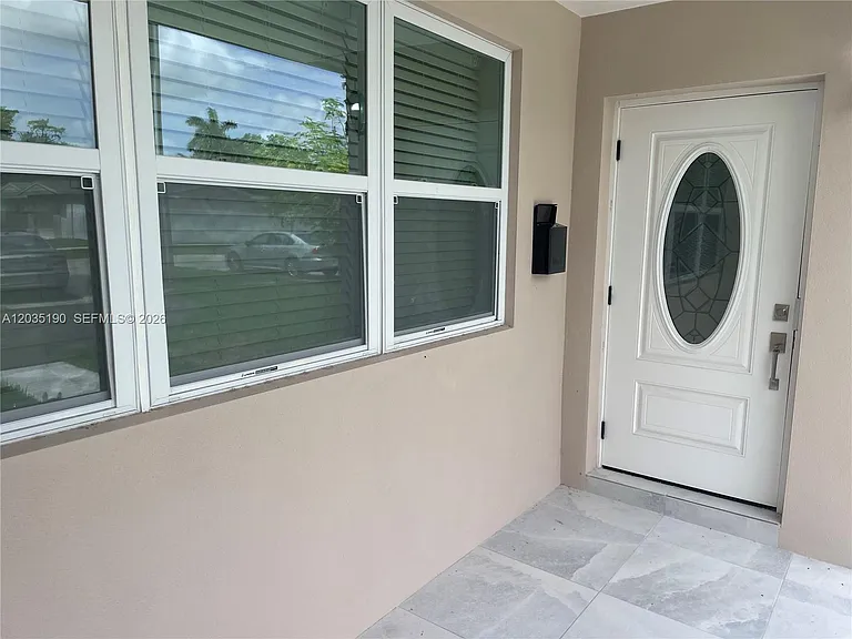 4241 Thomas St — Photo 4