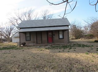 228 NW 6th St, Checotah, OK 74426