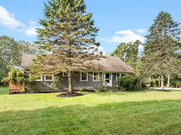 49 Oak Ln, West Tisbury, MA 02575