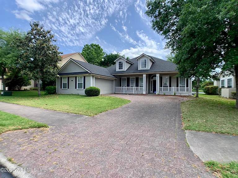 1213 Harbour Town Dr — Photo 3