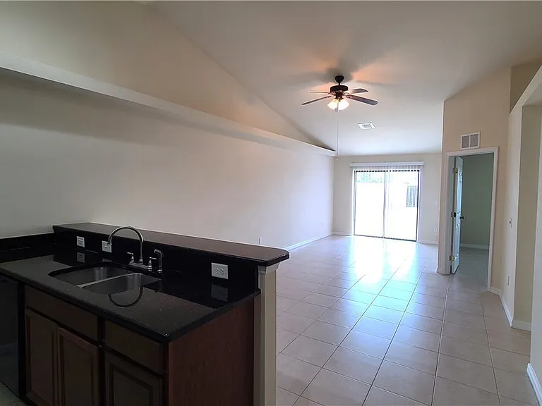 115 SE 12th Ter #115 — Photo 10