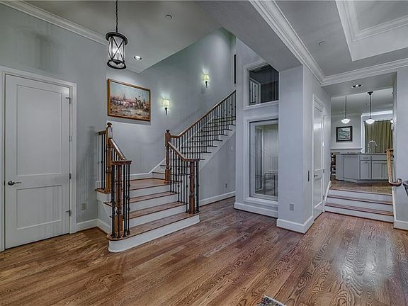 5th image of 414 NE 2nd St #81