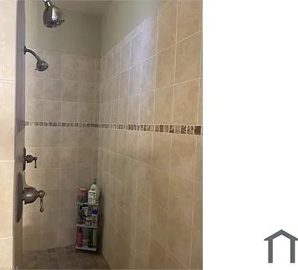 627 SW 47th Ter — Photo 12