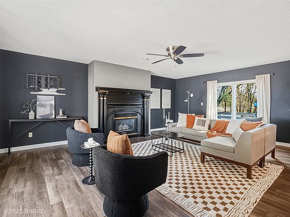 4th image of 80 Lacona Ave