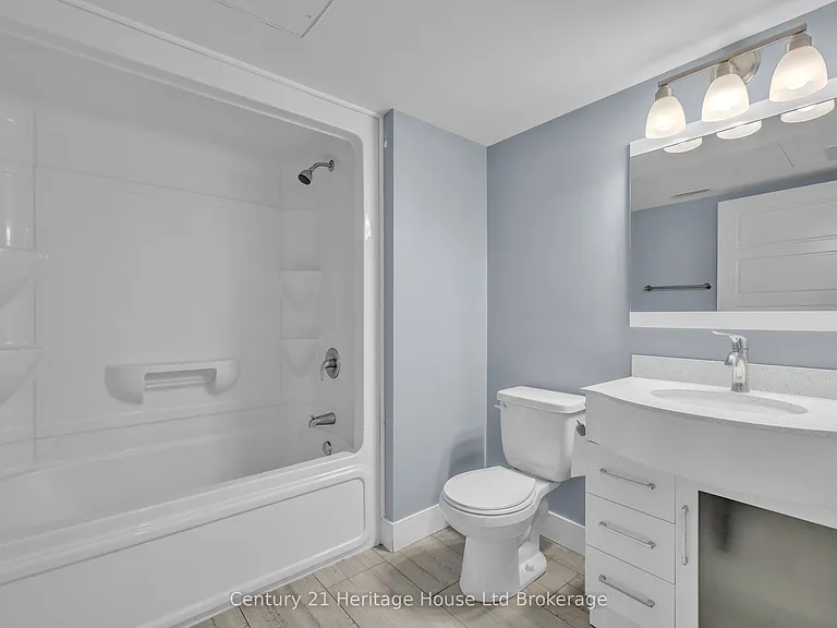 34 Brock St #303 — Photo 5