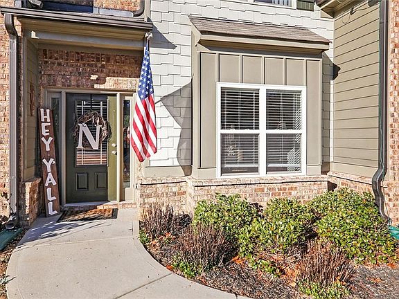 3rd image of 4740 Belcrest Way