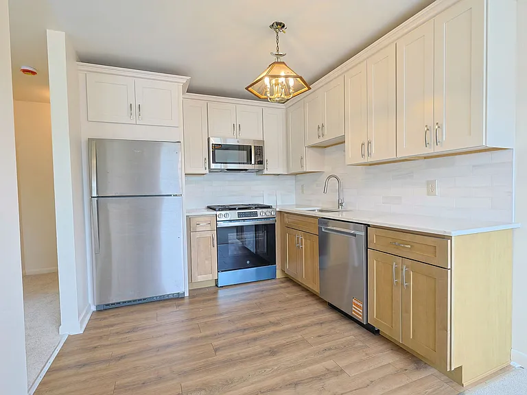 2740 South Rd #G14 — Photo 6
