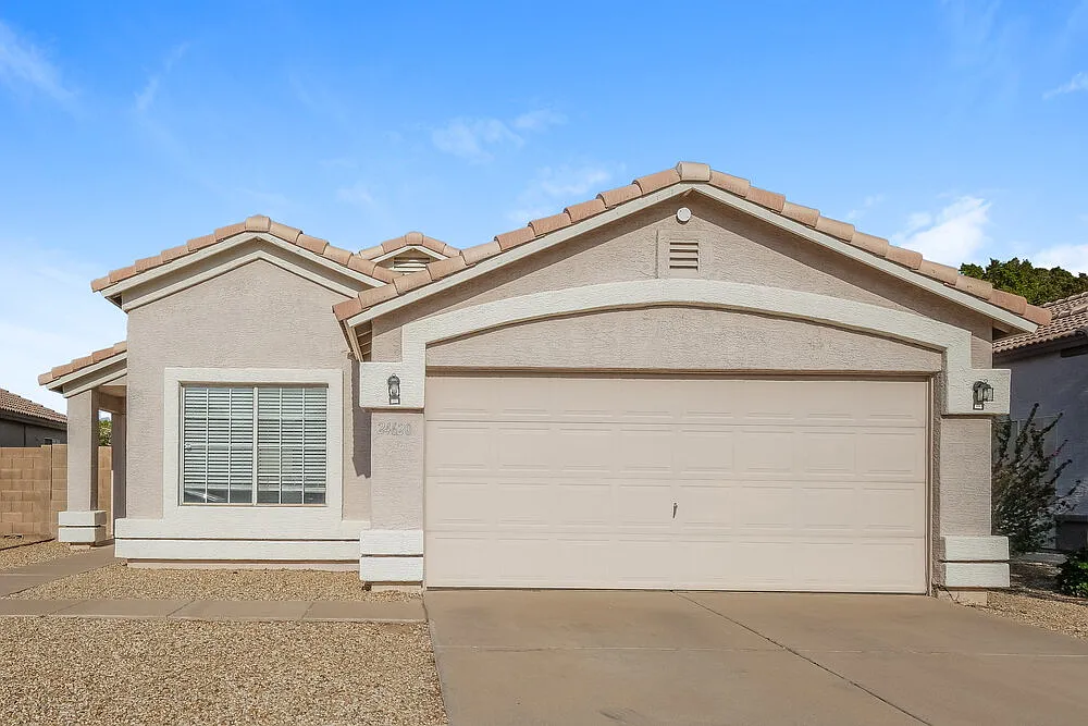 3 bed, 2.0 bath, 1313 sqft, $2,220 — Photo 3