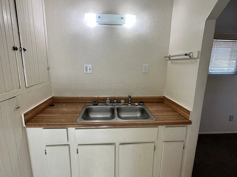 725 1/2 Kern St #B — Photo 9