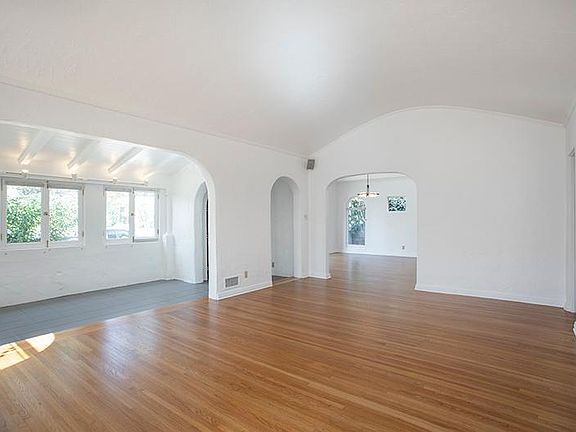 3rd image of 410 S Oak Ave