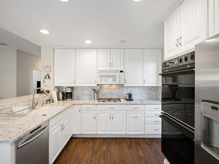 20891 Porter Ranch Rd — Photo 14