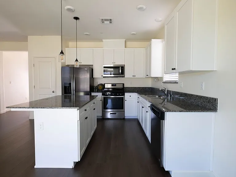 1604 Sidonia St — Photo 7