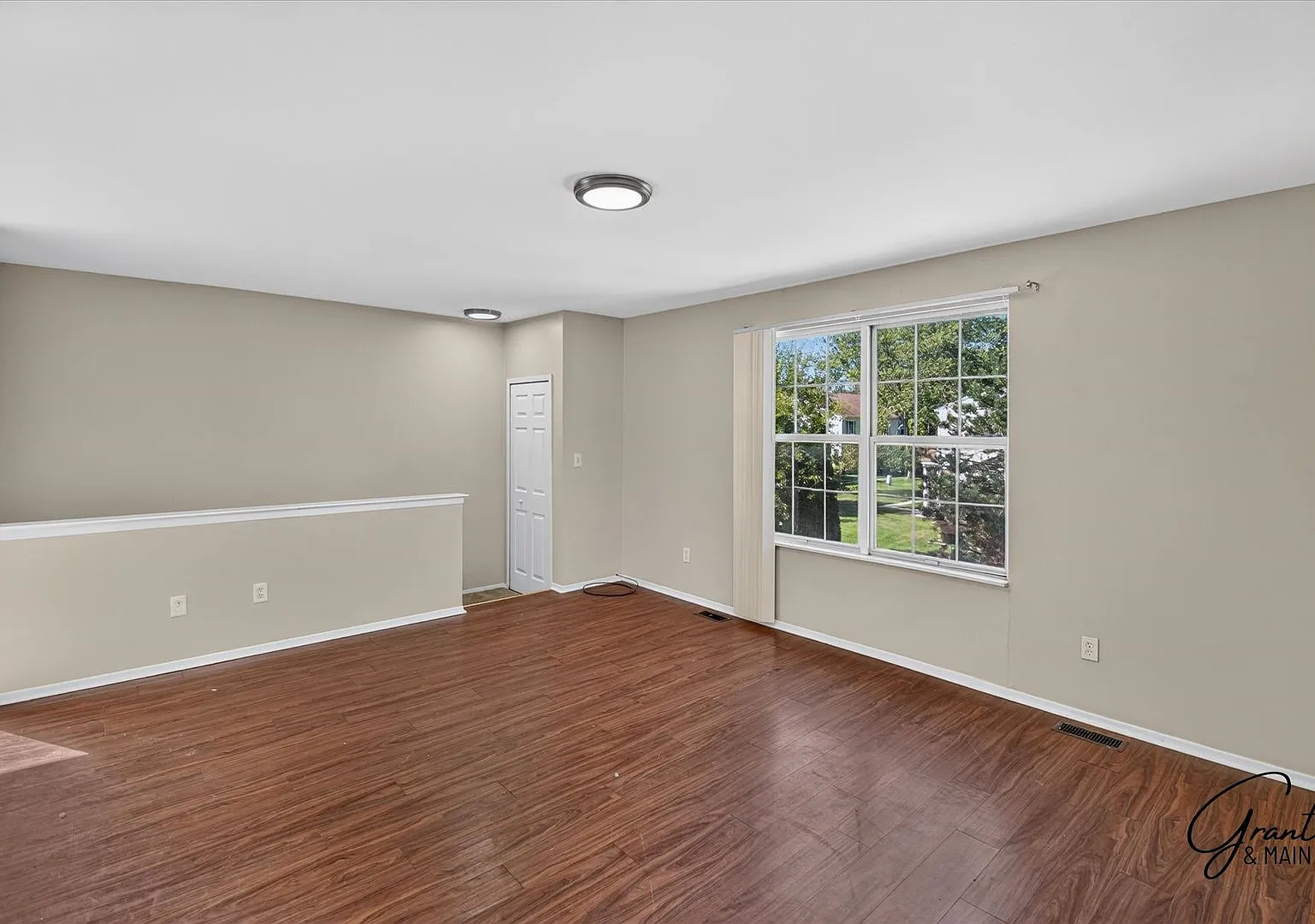 $1295 2 bedroom condo — Photo 4