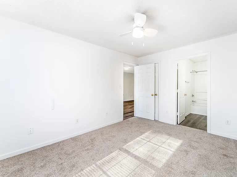 Reynolds Place Apartments — Photo 39