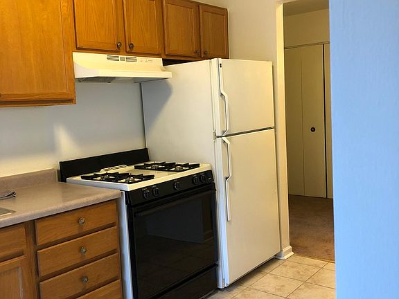 3rd image of 1308 S Hunt Club Dr APT 2A