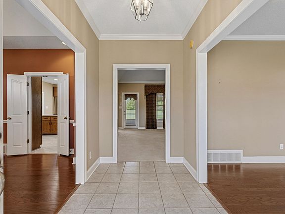 5th image of 8167 Freudenberg Dr