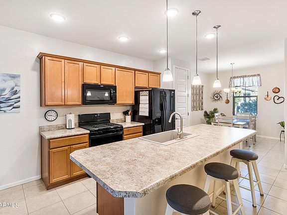 4th image of 789 W FAIRLANE Court