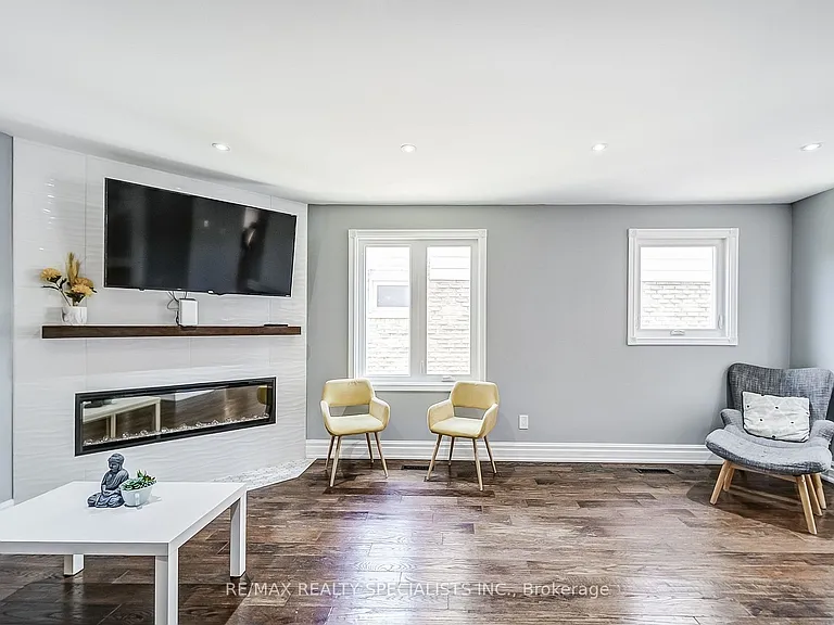 3148 Harris Cres #UPPER — Photo 8