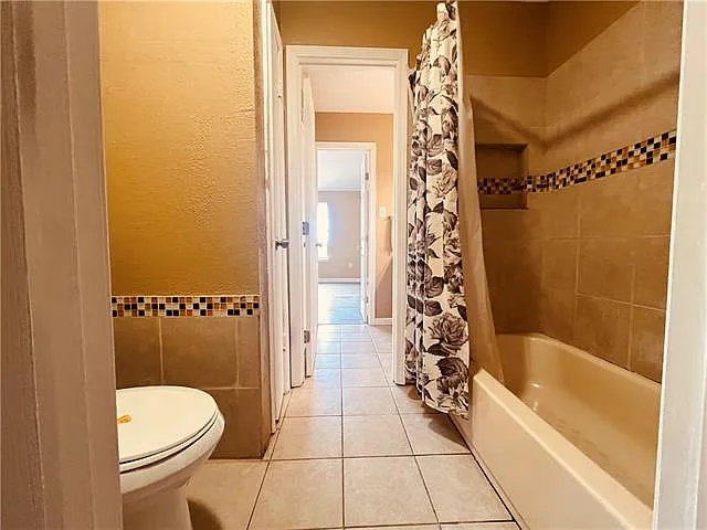 1572 Kings Rd — Photo 8