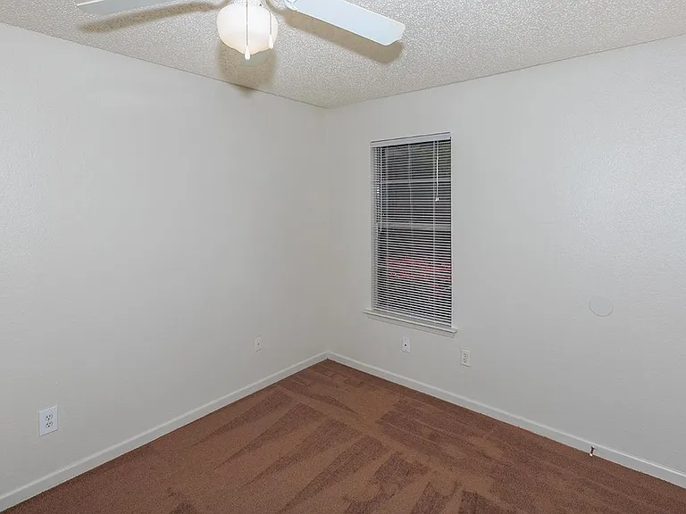 1007 Nnw Loop #323 — Photo 19