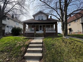 5103 Gifford Ave, UP Unit