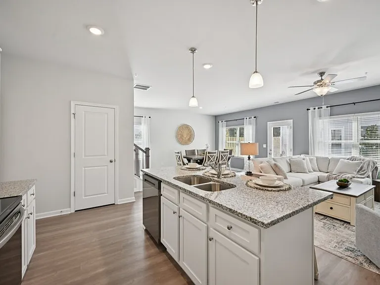 423 Lanier Cir — Photo 13