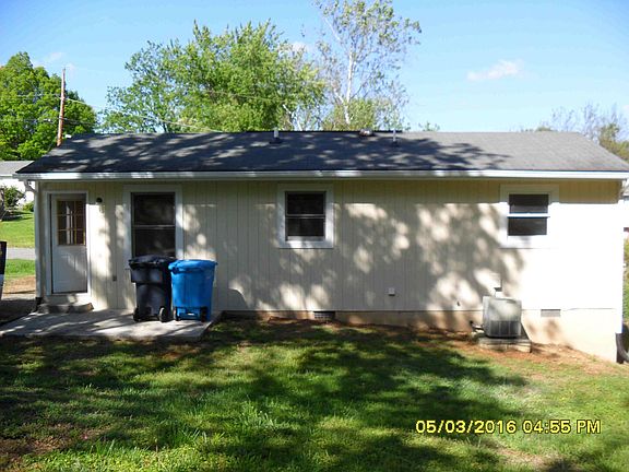 2nd image of 1620 18th St NE