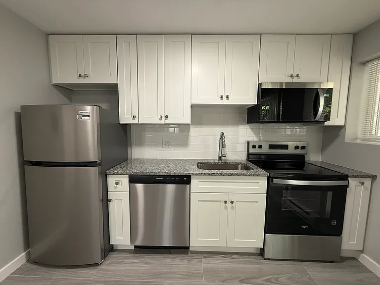 565 Hyde Park Ave #2 — Photo 4