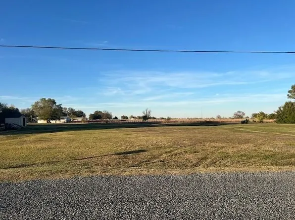 2 Crow Rd, Whitesboro, TX 76273