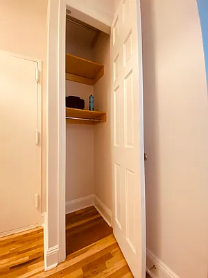 Rented by Metropolis Real Estate of Manhattan | media 24