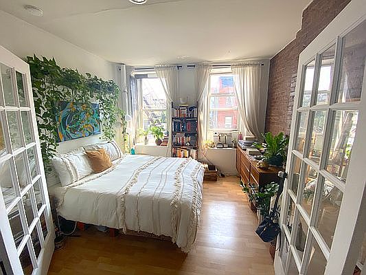 1st image of 231 E 10th St APT 13