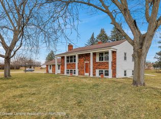 607 Meade Dr, Lansing, MI 48917