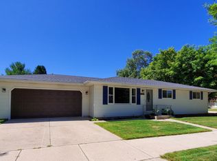 1625 Knoll Crest Dr, Sheboygan, WI 53081