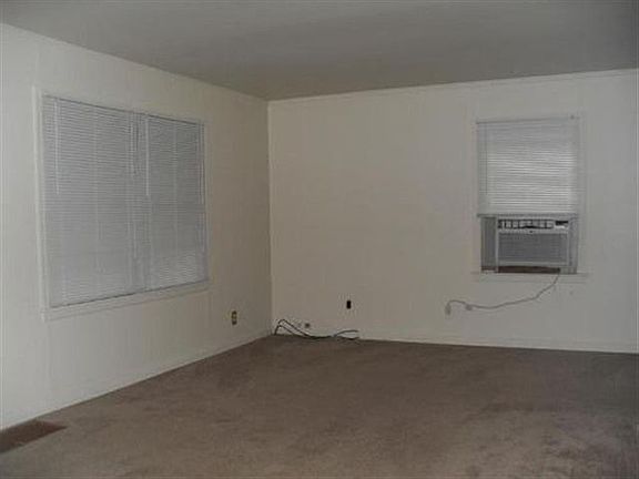 2nd image of 836 SW Oakley Ave