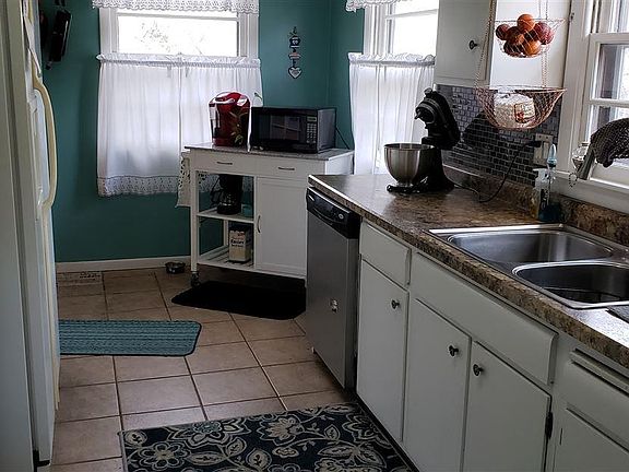 2nd image of 228 W Nicolet Blvd