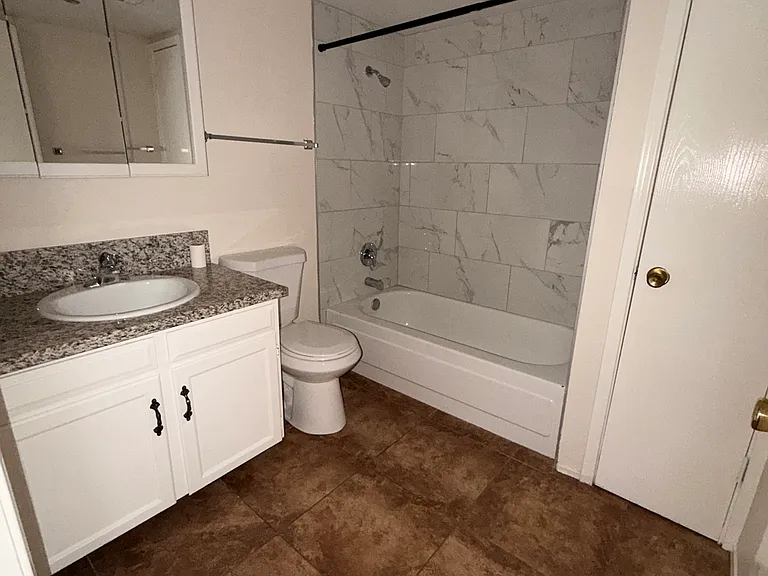 2601 W Broadway Blvd #195 — Photo 18