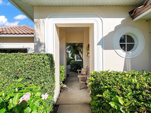 5th image of 1725 Victoria Circle