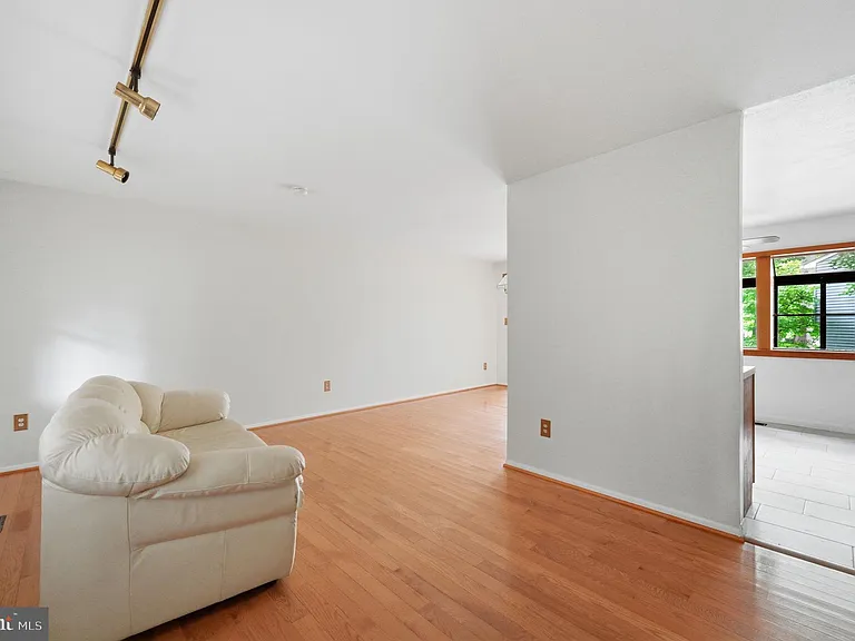 6251 Parallel Ln — Photo 13