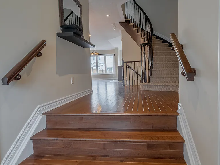 71 Fallengale Cres — Photo 3