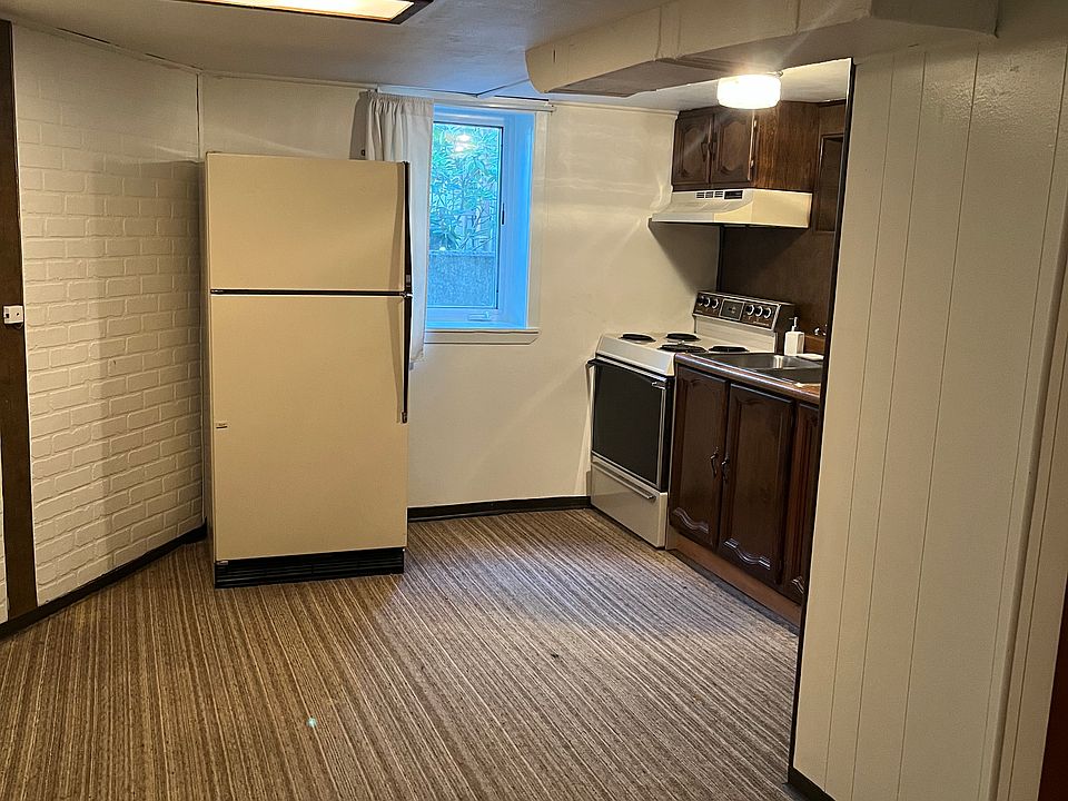 Living space as you walk in
