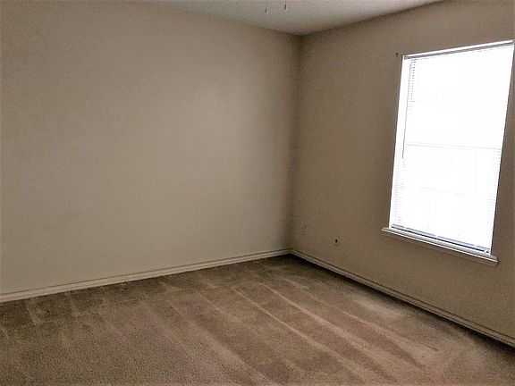 5th image of 5805 Sidney Dr #B