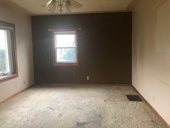 5th image of 25 Alden Ave W