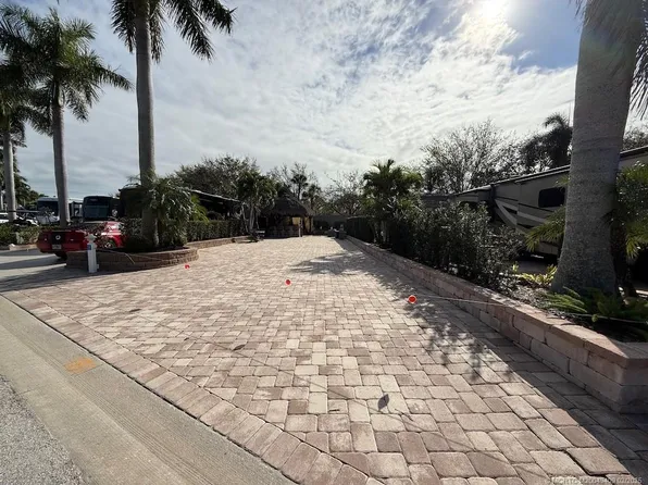 181 NW Hazard Way, Port Saint Lucie, FL 34986
